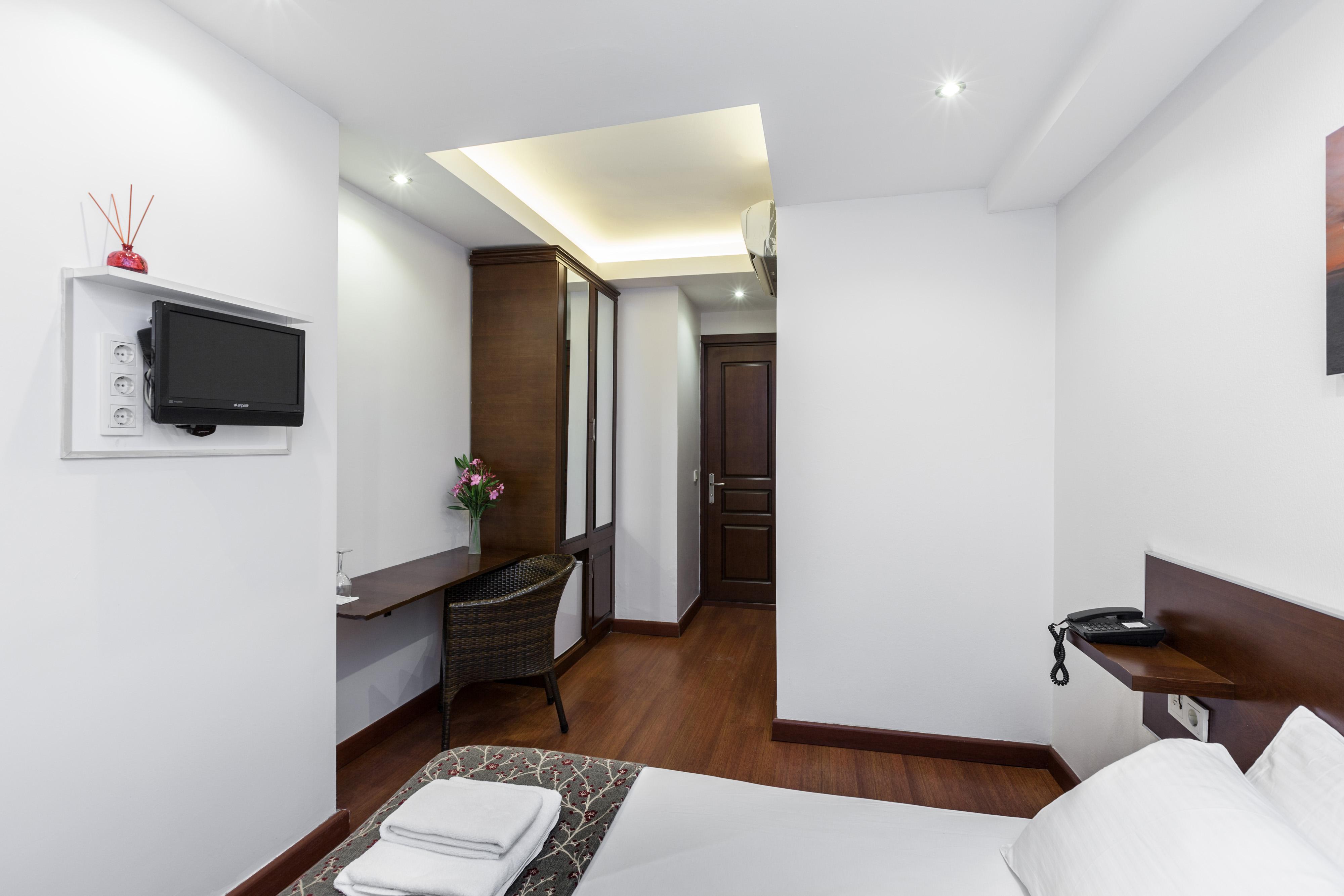 บึยึกาดา คอมฟอร์ต โอเต็ล Hotel อดาลาร์ ภายนอก รูปภาพ