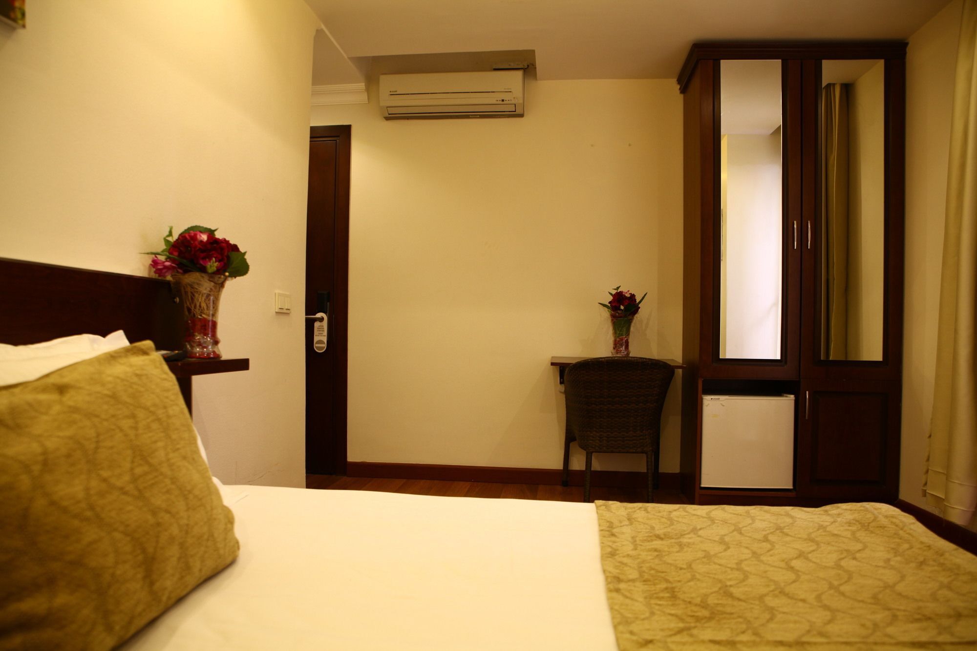 บึยึกาดา คอมฟอร์ต โอเต็ล Hotel อดาลาร์ ภายนอก รูปภาพ